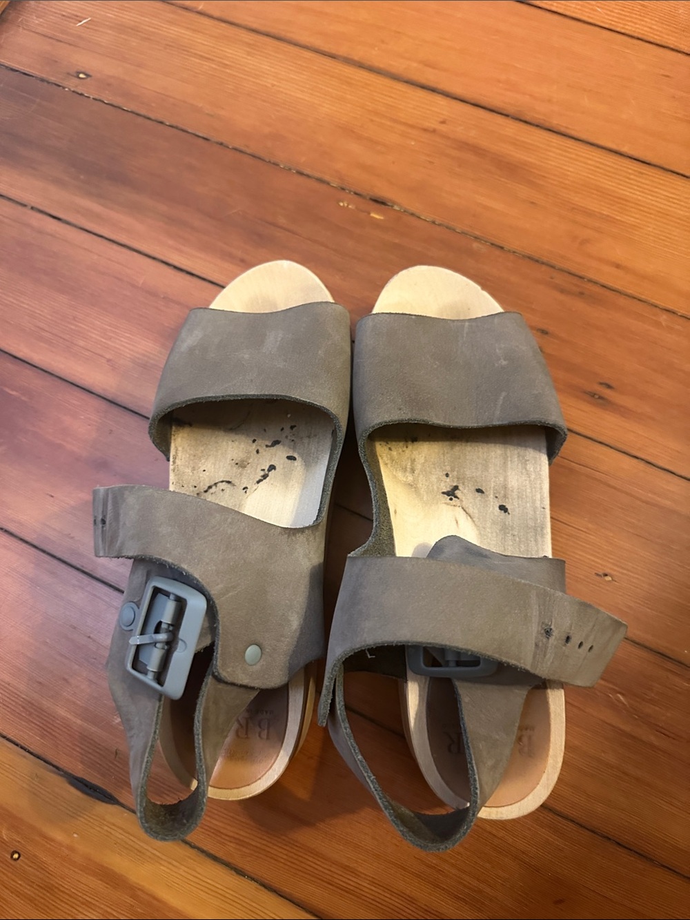 Bryr gray clogs